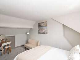 41 Chatsworth Gardens