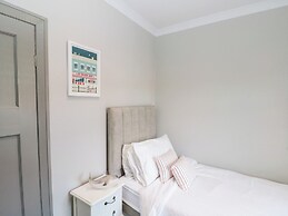 41 Chatsworth Gardens