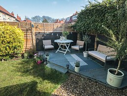 41 Chatsworth Gardens