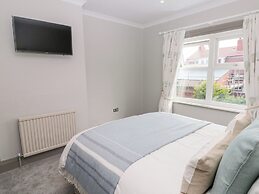 41 Chatsworth Gardens