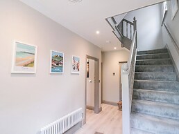 41 Chatsworth Gardens