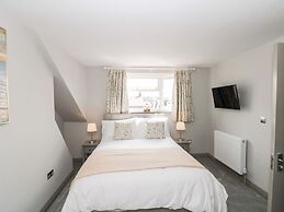 41 Chatsworth Gardens