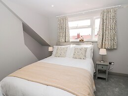 41 Chatsworth Gardens