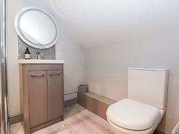 41 Chatsworth Gardens