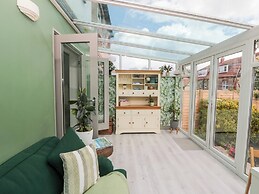 41 Chatsworth Gardens