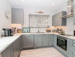 41 Chatsworth Gardens