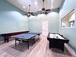 Cozy Family Friendly Pool Home With Game Room-227y 5 Bedroom Home by R