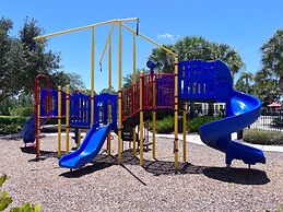 Cozy Family Friendly Pool Home With Game Room-227y 5 Bedroom Home by R