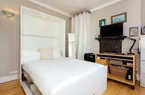 Charming 4 Bed House in London