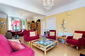 Charming 4 Bed House in London