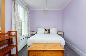 Charming 4 Bed House in London
