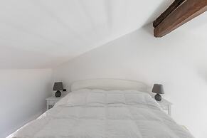 Cozy Mezzanine Apartment by Wonderful Italy
