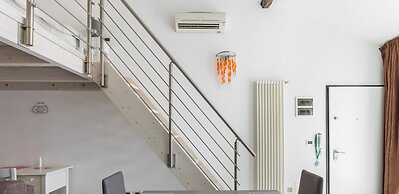 Cozy Mezzanine Apartment by Wonderful Italy