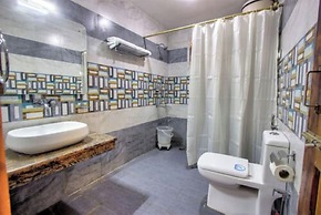 Goroomgo Samiru Manali