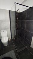 City Apartment w 3 BR Spacious Yard