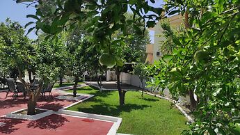 City Apartment w 3 BR Spacious Yard