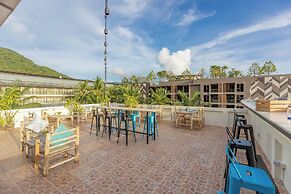 Club 22 Kamala Suites