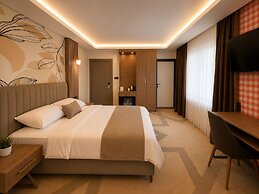 Lumiera Suites Hotel