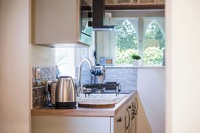 The Lodge - 2 Bedroom Cottage - Princes Gate