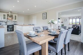 Springfield Lodge - 3 Bedroom Home - Princes Gate