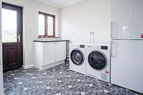 Springfield Lodge - 3 Bedroom Home - Princes Gate