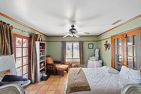 Countryside Spanish Hacienda W/ Spa, Horses, Views by Redawning