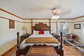 Countryside Spanish Hacienda W/ Spa, Horses, Views by Redawning