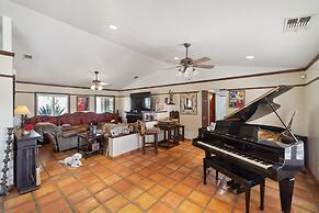 Countryside Spanish Hacienda W/ Spa, Horses, Views by Redawning