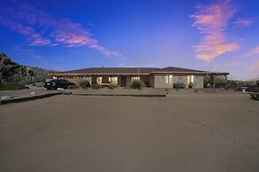 Countryside Spanish Hacienda W/ Spa, Horses, Views by Redawning