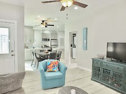 New Beach & Bay Retreat Full of Amenities!