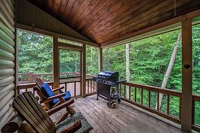 Bear Track Falls Retreat Mtn. Getaway!