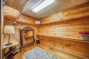 Bear Track Falls Retreat Mtn. Getaway!