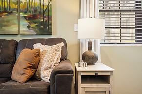 Branson Cozy Bungalow in Premier Location!