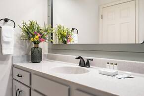 Branson Cozy Bungalow in Premier Location!