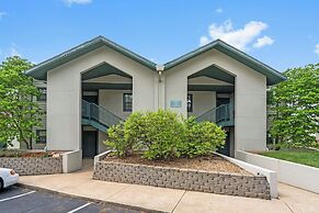 Branson Cozy Bungalow in Premier Location!