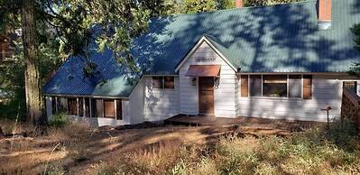 CC Cabin - Full Game Room! Wrap Around Deck!