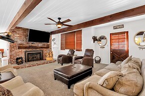 CC Cabin - Full Game Room! Wrap Around Deck!