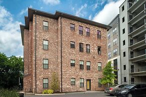 Charming Nashville at the 1865