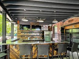 Charming Nashville at the 1865