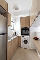 Elliot Neapoli, Athens