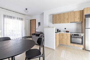 Elliot Neapoli, Athens