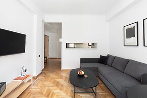 Elliot Neapoli, Athens