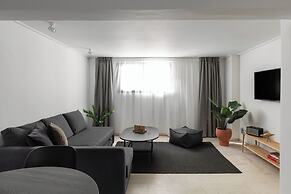 Elliot Neapoli, Athens