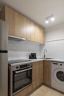 Elliot Neapoli, Athens