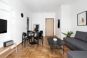 Elliot Neapoli, Athens