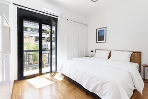 Elliot Neapoli, Athens