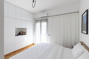 Elliot Neapoli, Athens