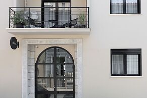 Elliot Neapoli, Athens