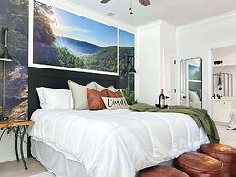 Branson Escape: Pool, Game Table, Sleeps up to 10!