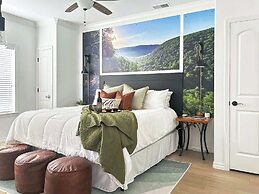 Branson Escape: Pool, Game Table, Sleeps up to 10!